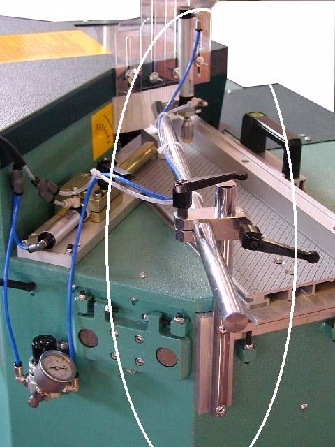 M020 Vertical pneumatic clamping unit (left view)